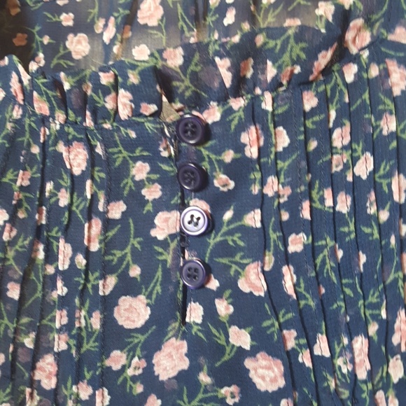 Behind the Seams. Sheer floral top. Size S. - Picture 3 of 3